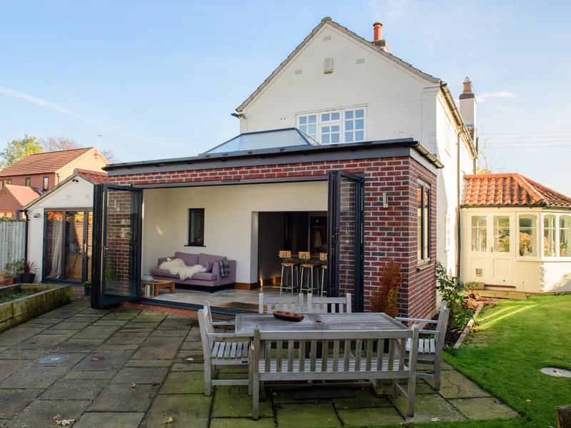 Bifold Leyton