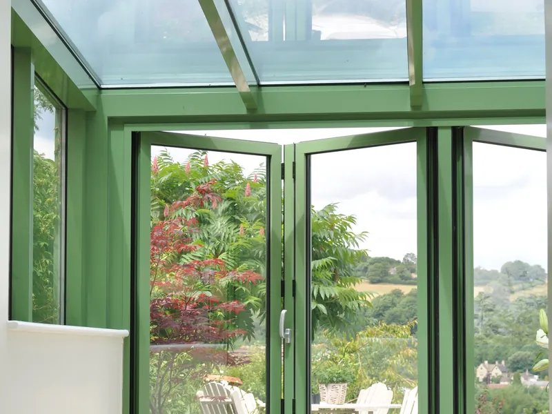 Bifold Leyton