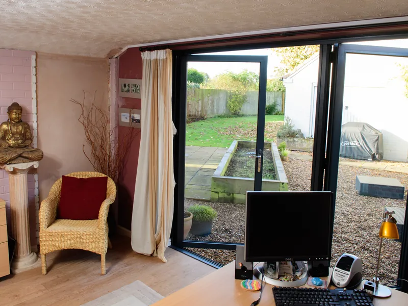 Bifold Leyton