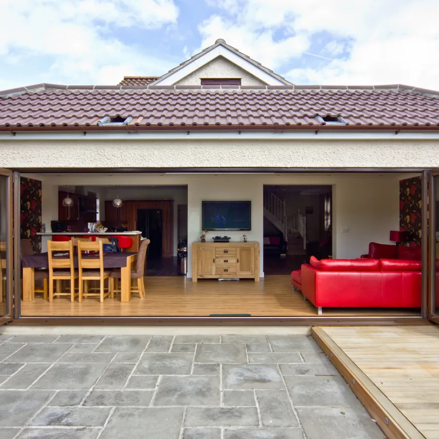 Bifold Leyton